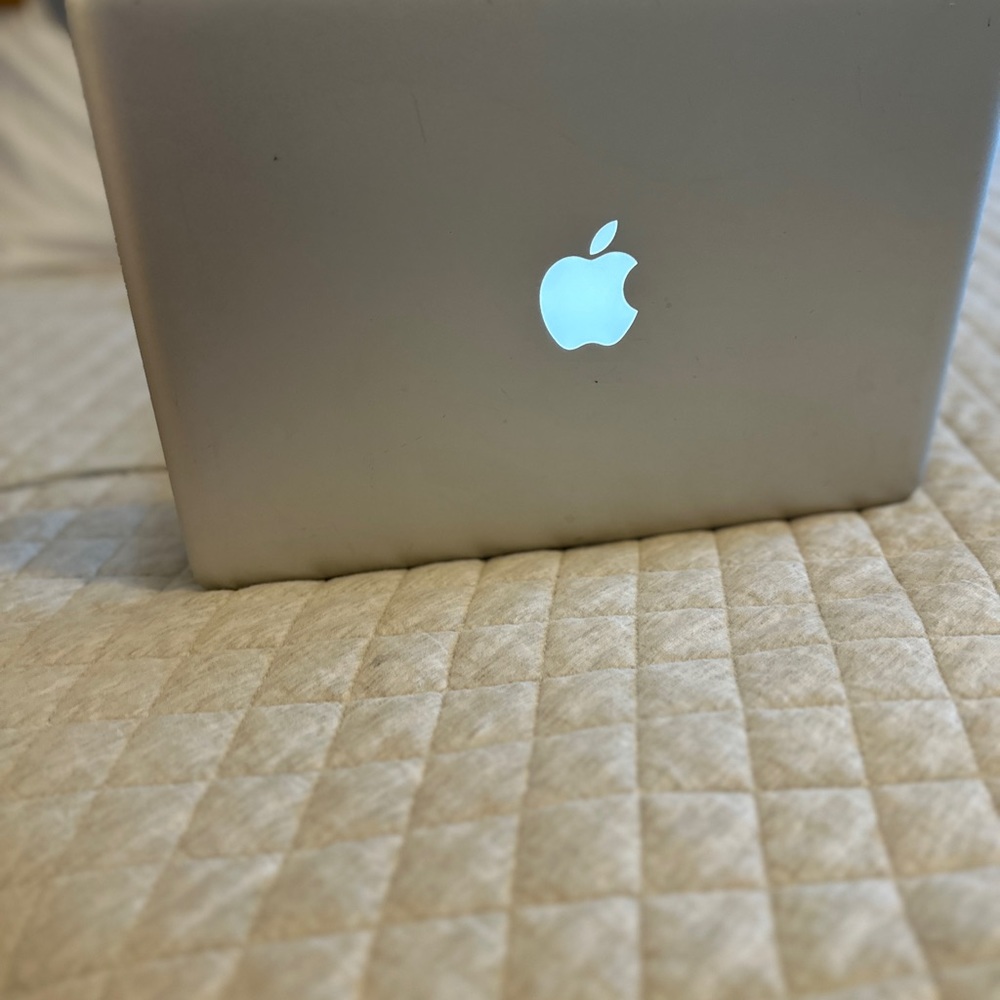 MacBook Pro - Picture 3 of 3